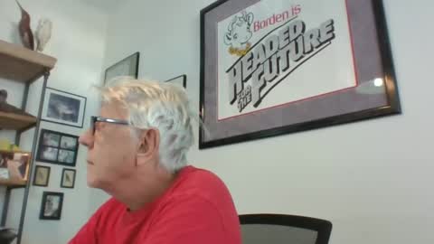 Snapshot of bestshot1951 chatting on December 31, 7:40 pm bestshot1951 online show from December 31, 7:40 pm