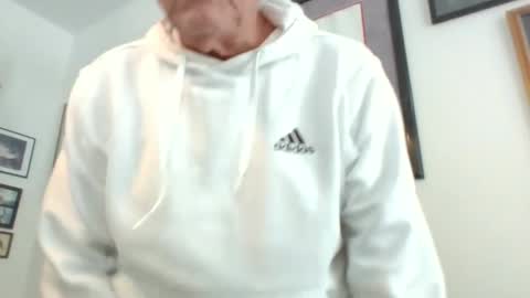 Snapshot of bestshot1951 chatting on January 6, 6:52 pm bestshot1951 online show from January 6, 6:52 pm