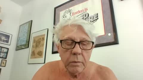 Snapshot of bestshot1951 chatting on January 10, 3:58 pm bestshot1951 online show from January 10, 3:58 pm