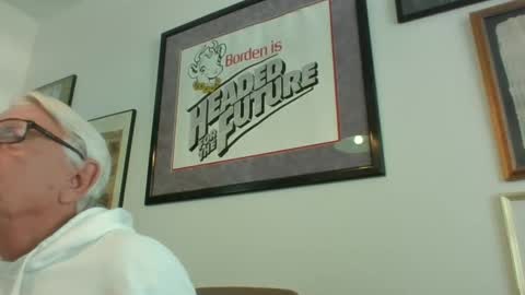 Snapshot of bestshot1951 chatting on January 22, 8:06 pm bestshot1951 online show from January 22, 8:06 pm