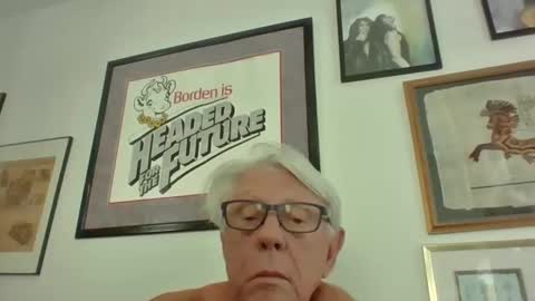 Snapshot of bestshot1951 chatting on October 6, 2:14 pm bestshot1951 online show from October 6, 2:14 pm