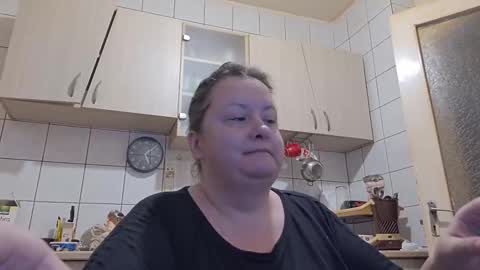 Snapshot of bethnorth chatting on September 28, 2:06 am bethnorth online show from September 28, 2:06 am