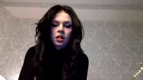 Snapshot of betterbehave chatting on December 18, 5:21 pm Tina online show from December 18, 5:21 pm