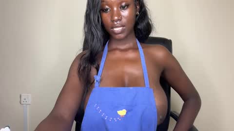 Snapshot of betty_fire_ chatting on January 26, 7:32 am Adah online show from January 26, 7:32 am