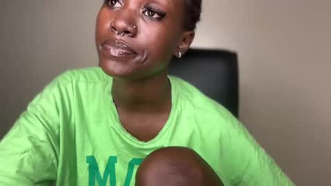 Snapshot of betty_fire_ chatting on February 8, 8:32 pm Adah online show from February 8, 8:32 pm