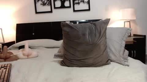 Catalina online show from December 27, 10:37 pm