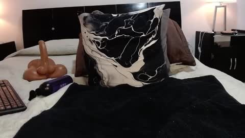 Catalina online show from January 25, 8:42 pm