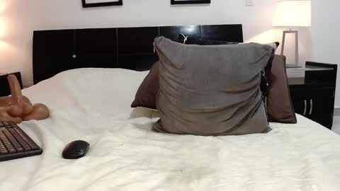 Catalina online show from February 5, 10:33 pm