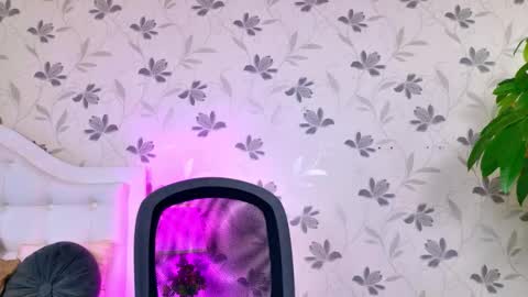 Snapshot of bewitching_eva chatting on September 12, 7:19 am Eva online show from September 12, 7:19 am