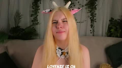 Eliz online show from October 29, 1:19 am