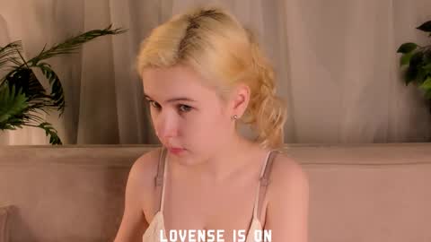 Eliz online show from November 8, 1:06 am