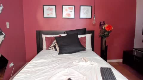 Snapshot of bhritany_brow chatting on January 23, 10:01 pm Bhri online show from January 23, 10:01 pm