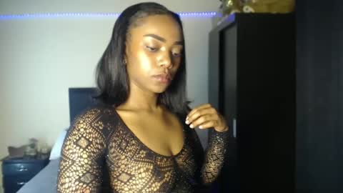 Snapshot of bhritany_brow chatting on March 10, 2:17 am Bhri online show from March 10, 2:17 am