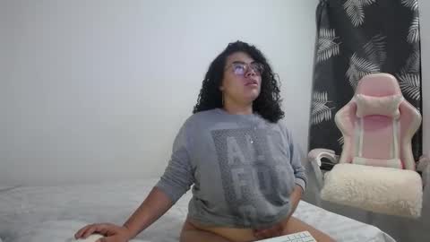 Snapshot of bianca_boobs chatting on October 21, 9:32 am Bianca Tuesday to Sunday from 2am to 6am UTC-5 online show from October 21, 9:32 am