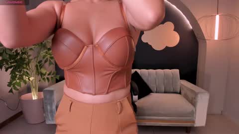 Snapshot of biancapierce_ chatting on February 15, 12:11 pm Bianca Pierce online show from February 15, 12:11 pm