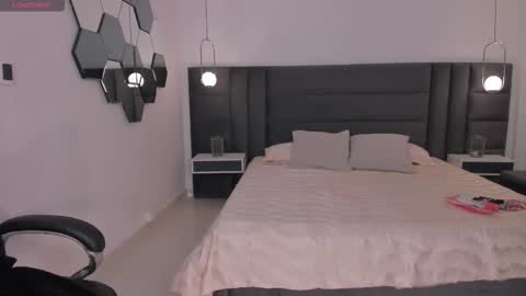 Snapshot of biancapierce_ chatting on November 8, 12:05 pm Bianca Pierce online show from November 8, 12:05 pm