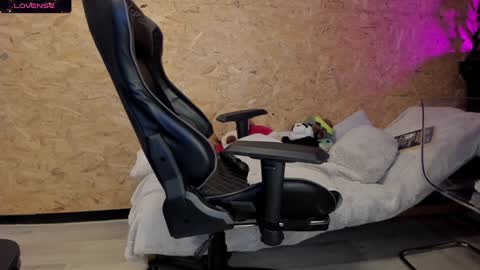 Biancastrong.. IGThebiancastrong online show from February 4, 8:13 am