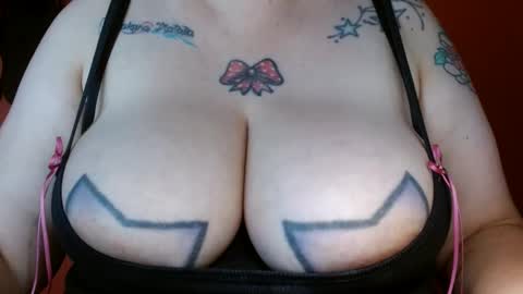 Snapshot of bianka_star_ chatting on February 18, 3:43 pm bianca online show from February 18, 3:43 pm