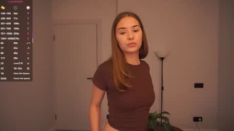 Ophelia online show from October 5, 5:44 pm