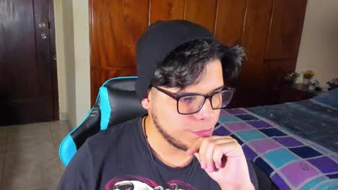 Snapshot of big_cockjughead chatting on November 14, 12:42 am Logan Sprouse online show from November 14, 12:42 am