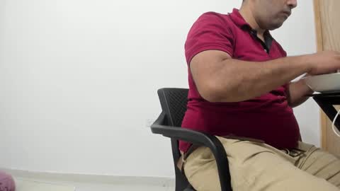 Snapshot of big_dad69 chatting on November 27, 4:42 pm Tommy online show from November 27, 4:42 pm