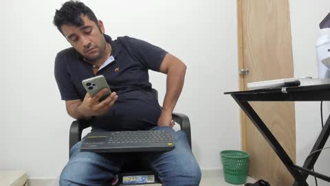 Snapshot of big_dad69 chatting on November 30, 7:40 pm Tommy online show from November 30, 7:40 pm