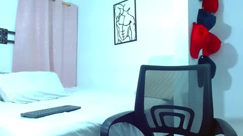 Snapshot of big_valentinhunk chatting on February 28, 8:50 pm Big valentinHunk online show from February 28, 8:50 pm