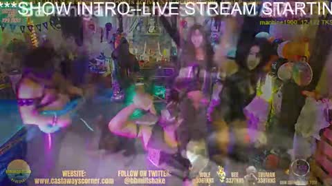 Snapshot of bigbananamilfshake chatting on November 4, 5:28 am Mya and Angelo online show from November 4, 5:28 am