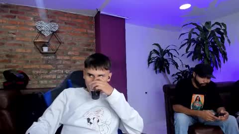 Snapshot of bigbros18 chatting on December 15, 1:26 pm MOD ramon My team is mickey and roman online show from December 15, 1:26 pm