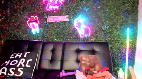 bigbuttsarena online show from December 15, 4:07 am