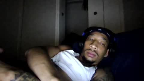 Snapshot of bigdickmarixxx chatting on October 6, 6:00 am bigdickmarixxx online show from October 6, 6:00 am