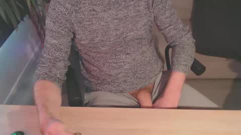 Snapshot of bigdutchenergy chatting on December 18, 12:22 pm BigDutchEnergy online show from December 18, 12:22 pm