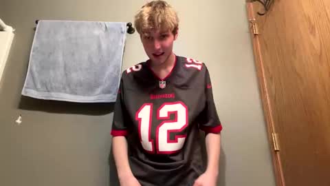 bigskinnyboyshh online show from December 9, 10:22 am