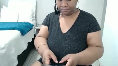 Lona online show from November 30, 4:16 am