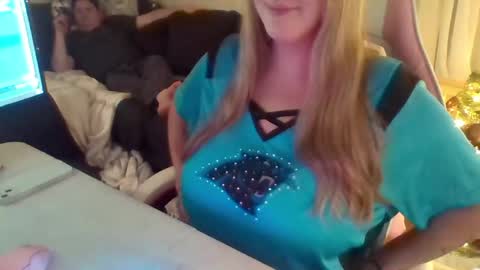 Mountain Mama online show from November 25, 2:22 am