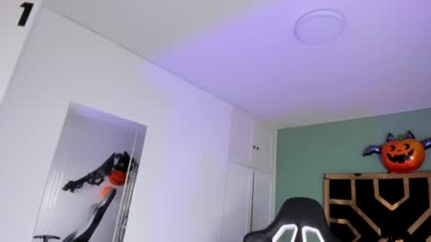 Billie online show from October 16, 7:59 pm