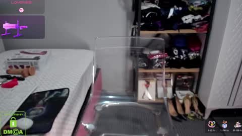 bisex woman online show from February 3, 9:50 pm