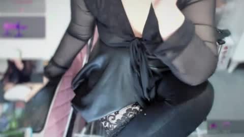 bisex woman online show from November 17, 8:14 pm