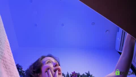 Jenny online show from December 26, 1:32 pm