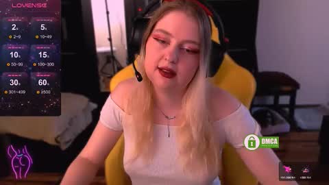 Snapshot of black_neon chatting on December 4, 9:29 am Sasha and Bella online show from December 4, 9:29 am