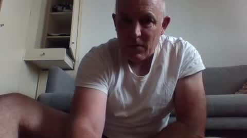 blackdog71 online show from March 2, 6:05 am