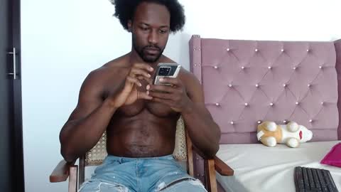 Snapshot of blacknikes chatting on January 28, 12:43 pm Twtter 1MikeBeckford Onlyfns beckfordmike online show from January 28, 12:43 pm