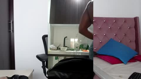 Snapshot of blacknikes chatting on February 9, 8:56 pm Twtter 1MikeBeckford Onlyfns beckfordmike online show from February 9, 8:56 pm