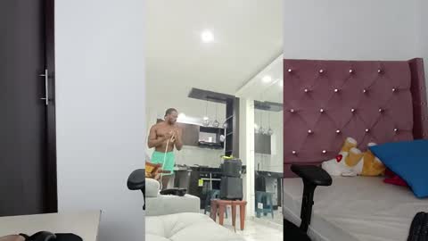 Snapshot of blacknikes chatting on February 24, 1:24 am Twtter 1MikeBeckford Onlyfns beckfordmike online show from February 24, 1:24 am