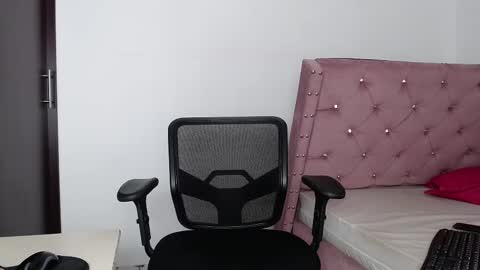 Snapshot of blacknikes chatting on March 2, 7:02 pm Twtter 1MikeBeckford Onlyfns beckfordmike online show from March 2, 7:02 pm