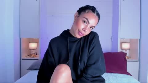 Snapshot of blackywhiite chatting on October 12, 4:33 am GRACE online show from October 12, 4:33 am