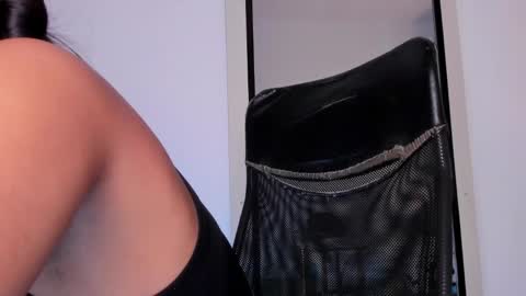 Snapshot of blackywhiite chatting on November 8, 5:18 am GRACE online show from November 8, 5:18 am