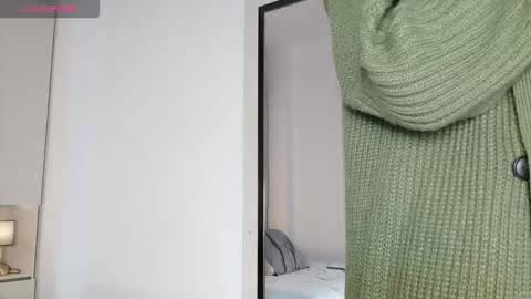 Snapshot of blackywhiite chatting on November 18, 5:12 am GRACE online show from November 18, 5:12 am