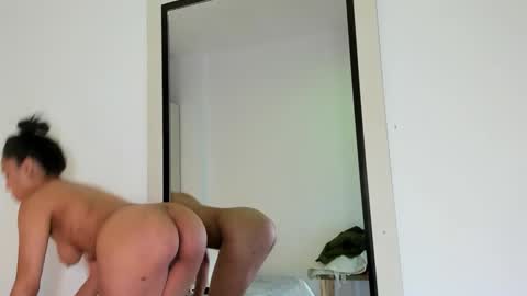 Snapshot of blackywhiite chatting on November 23, 6:02 am GRACE online show from November 23, 6:02 am