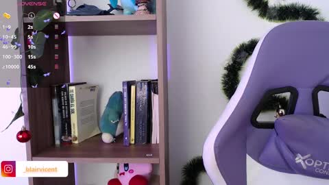   online show from December 6, 3:33 pm